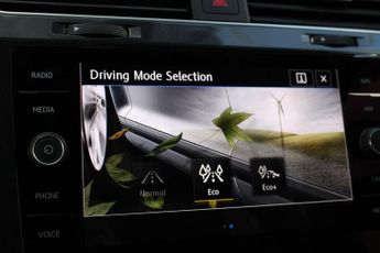 VOLKSWAGEN E-GOLF 35.8kWh e-Golf Hatchback 5dr Electric Auto (136 ps)