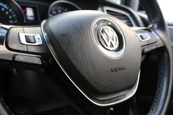 VOLKSWAGEN E-GOLF 35.8kWh e-Golf Hatchback 5dr Electric Auto (136 ps)
