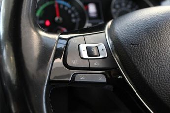 VOLKSWAGEN E-GOLF 35.8kWh e-Golf Hatchback 5dr Electric Auto (136 ps)