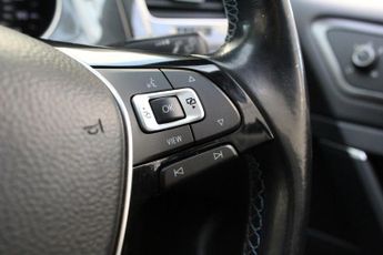 VOLKSWAGEN E-GOLF 35.8kWh e-Golf Hatchback 5dr Electric Auto (136 ps)