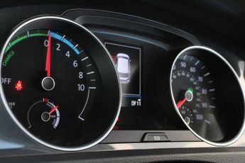 VOLKSWAGEN E-GOLF 35.8kWh e-Golf Hatchback 5dr Electric Auto (136 ps)