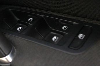 VOLKSWAGEN E-GOLF 35.8kWh e-Golf Hatchback 5dr Electric Auto (136 ps)