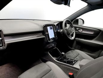 VOLVO XC40 2.0 B4 MHEV Plus Dark SUV 5dr Petrol Hybrid DCT Auto Euro 6 (s/s