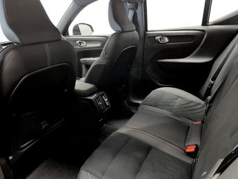 VOLVO XC40 2.0 B4 MHEV Plus Dark SUV 5dr Petrol Hybrid DCT Auto Euro 6 (s/s