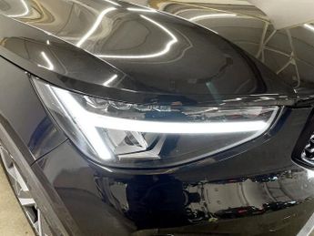 VOLVO XC40 2.0 B4 MHEV Plus Dark SUV 5dr Petrol Hybrid DCT Auto Euro 6 (s/s