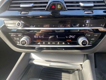 BMW 5 SERIES 2.0 520d MHT SE Saloon 4dr Diesel Hybrid Steptronic xDrive Euro 