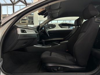 BMW 3 SERIES 3.0 335i SE Coupe 2dr Petrol Steptronic Euro 4 (306 ps)