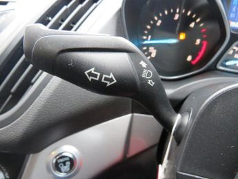 FORD KUGA 2.0 TDCi Zetec SUV 5dr Diesel Powershift AWD Euro 5 (140 ps)