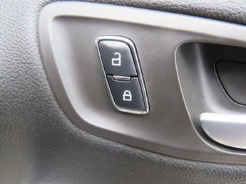 FORD KUGA 2.0 TDCi Zetec SUV 5dr Diesel Powershift AWD Euro 5 (140 ps)