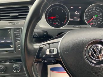 VOLKSWAGEN GOLF 2.0 TDI BlueMotion Tech SE Hatchback 5dr Diesel DSG Euro 5 (s/s)