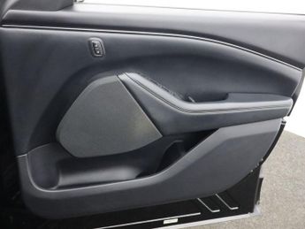 FORD MUSTANG MACH-E Standard Range 70kWh SUV 5dr Electric Automatic (269 ps)