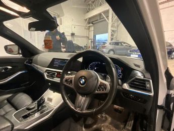 BMW 3 SERIES 2.0 330e 12kWh M Sport Saloon 4dr Petrol Plug-in Hybrid Auto Eur