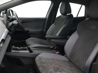 VOLKSWAGEN ID4 Pure 52kWh Life SUV 5dr Electric Auto (148 ps)