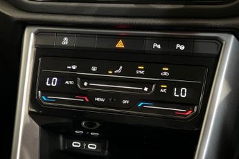 VOLKSWAGEN T-ROC 1.5 TSI Life SUV 5dr Petrol DSG Euro 6 (s/s) (150 ps) Front / Re