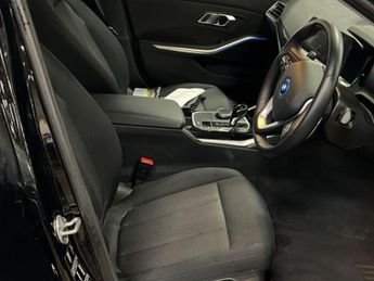 BMW 3 SERIES 2.0 330e 12kWh SE Pro Saloon 4dr Petrol Plug-in Hybrid Auto Euro
