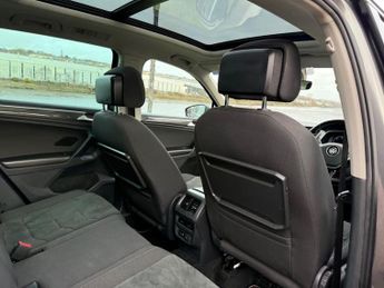 VOLKSWAGEN TIGUAN 2.0 TDI SEL SUV 5dr Diesel DSG Euro 6 (s/s) (150 ps)