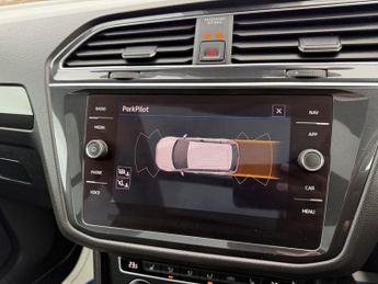 VOLKSWAGEN TIGUAN 2.0 TDI SEL SUV 5dr Diesel DSG Euro 6 (s/s) (150 ps)