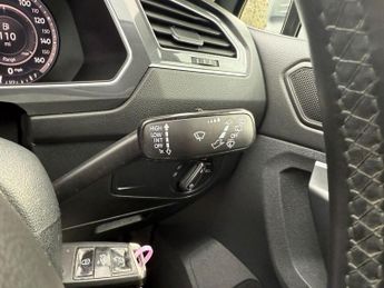 VOLKSWAGEN TIGUAN 2.0 TDI SEL SUV 5dr Diesel DSG Euro 6 (s/s) (150 ps)