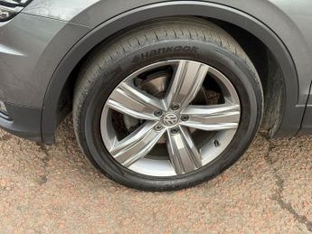 VOLKSWAGEN TIGUAN 2.0 TDI SEL SUV 5dr Diesel DSG Euro 6 (s/s) (150 ps)