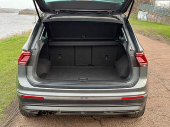 VOLKSWAGEN TIGUAN 2.0 TDI SEL SUV 5dr Diesel DSG Euro 6 (s/s) (150 ps)
