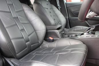 DS AUTOMOBILES DS 3 CROSSBACK 1.2 PureTech Louvre Crossback 5dr Petrol EAT8 Euro 6 (s/s) (130 