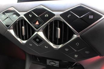 DS AUTOMOBILES DS 3 CROSSBACK 1.2 PureTech Louvre Crossback 5dr Petrol EAT8 Euro 6 (s/s) (130 