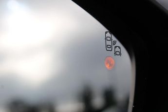 DS AUTOMOBILES DS 3 CROSSBACK 1.2 PureTech Louvre Crossback 5dr Petrol EAT8 Euro 6 (s/s) (130 