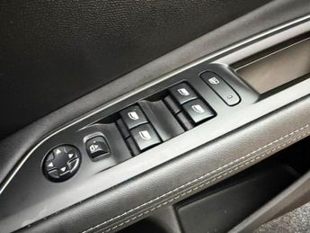 PEUGEOT 3008 1.2 PureTech GPF Allure SUV 5dr Petrol EAT Euro 6 (s/s) (130 ps)