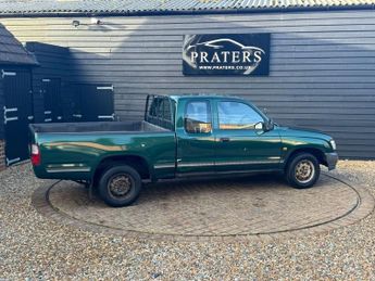 TOYOTA HI-LUX 2.5 240 FX Pickup 4dr Diesel Manual (88 bhp)
