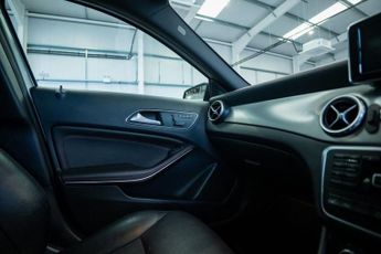 MERCEDES-BENZ GLA 2.1 GLA220d AMG Line (Premium Plus) SUV 5dr Diesel 7G-DCT 4MATIC