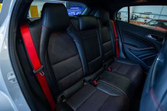 MERCEDES-BENZ GLA 2.1 GLA220d AMG Line (Premium Plus) SUV 5dr Diesel 7G-DCT 4MATIC