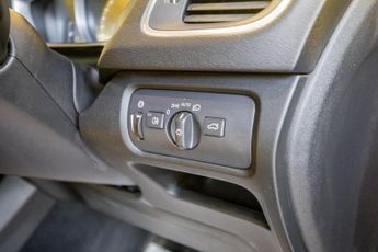 VOLVO V40 2.0 D4 Inscription Hatchback 5dr Diesel Auto Euro 6 (s/s) (190 p