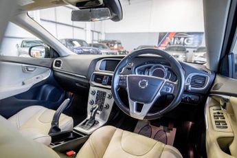 VOLVO V40 2.0 D4 Inscription Hatchback 5dr Diesel Auto Euro 6 (s/s) (190 p