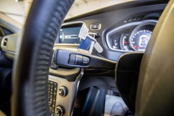 VOLVO V40 2.0 D4 Inscription Hatchback 5dr Diesel Auto Euro 6 (s/s) (190 p