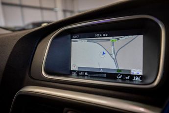 VOLVO V40 2.0 D4 Inscription Hatchback 5dr Diesel Auto Euro 6 (s/s) (190 p