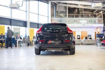 VOLVO V40 2.0 D4 Inscription Hatchback 5dr Diesel Auto Euro 6 (s/s) (190 p