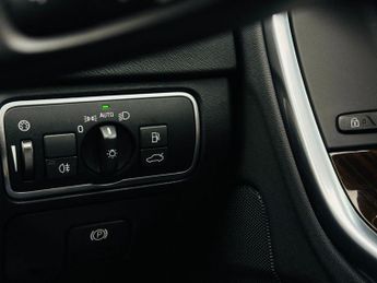 VOLVO V60 2.4 D6 Twin Engine SE Lux Nav Estate 5dr Diesel Plug-in Hybrid A