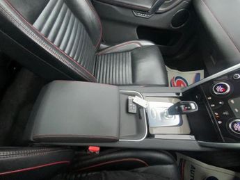 LAND ROVER DISCOVERY SPORT 2.0 D180 MHEV R-Dynamic SE SUV 5dr Diesel Auto 4WD Euro 6 (s/s) 