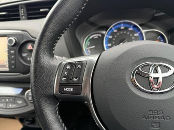 TOYOTA YARIS 1.5 VVT-h Icon Hatchback 5dr Petrol Hybrid E-CVT Euro 6 (101 ps)