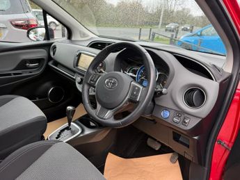 TOYOTA YARIS 1.5 VVT-h Icon Hatchback 5dr Petrol Hybrid E-CVT Euro 6 (101 ps)