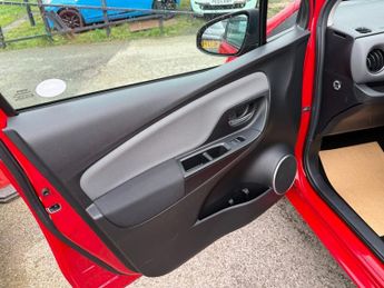 TOYOTA YARIS 1.5 VVT-h Icon Hatchback 5dr Petrol Hybrid E-CVT Euro 6 (101 ps)