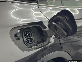 VOLKSWAGEN ID.4 Pro Performance 77kWh Life SUV 5dr Electric Auto (204 ps)