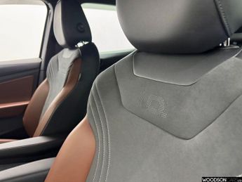 VOLKSWAGEN ID.4 Pro Performance 77kWh Life SUV 5dr Electric Auto (204 ps)