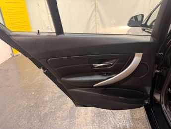 BMW 3 SERIES 2.0 320i SE Saloon 4dr Petrol Auto Euro 6 (s/s) (184 ps) Sat Nav