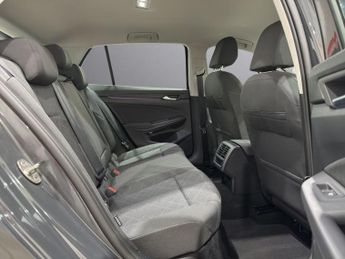 VOLKSWAGEN GOLF 1.5 eTSI MHEV Life Hatchback 5dr Petrol Hybrid DSG Euro 6 (s/s) 