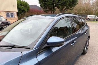 FORD FOCUS 1.0T EcoBoost MHEV ST-Line Vignale Estate 5dr Petrol Hybrid DCT 