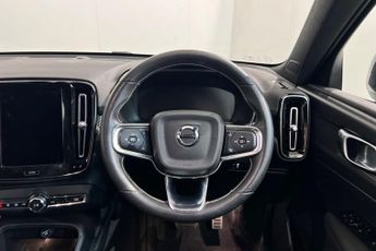 VOLVO XC40 1.5 T3 R-Design SUV 5dr Petrol Auto Euro 6 (s/s) (163 ps) Rear P