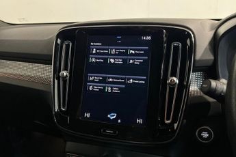 VOLVO XC40 1.5 T3 R-Design SUV 5dr Petrol Auto Euro 6 (s/s) (163 ps) Rear P