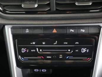 VOLKSWAGEN T-ROC 1.5 TSI Life SUV 5dr Petrol DSG Euro 6 (s/s) (150 ps)