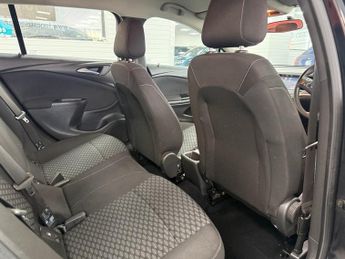 VAUXHALL ASTRA 1.6 CDTi Design Sports Tourer 5dr Diesel Auto Euro 6 (136 ps)